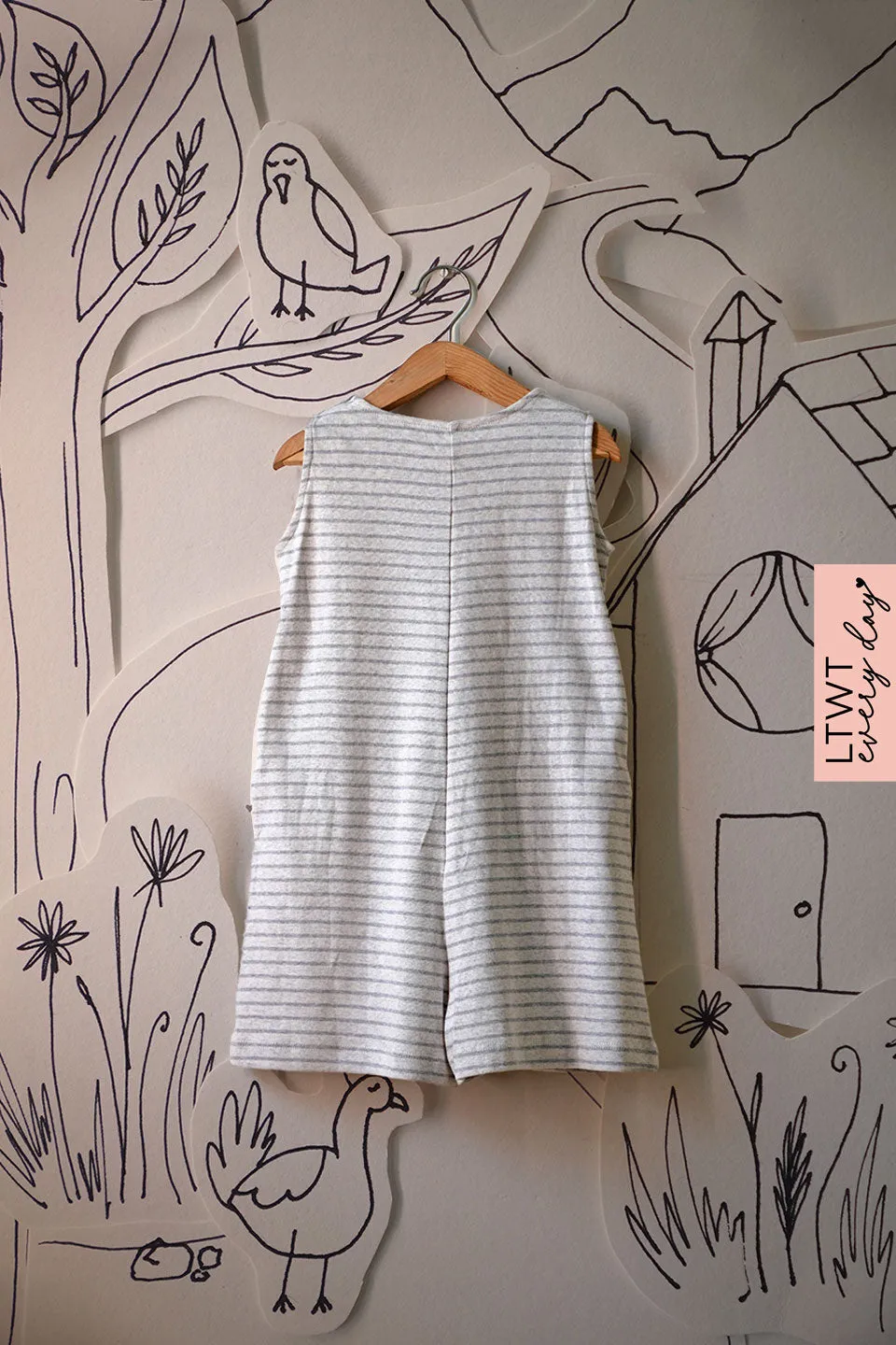 Everyday kids unisex jumpsuit in grey stripes