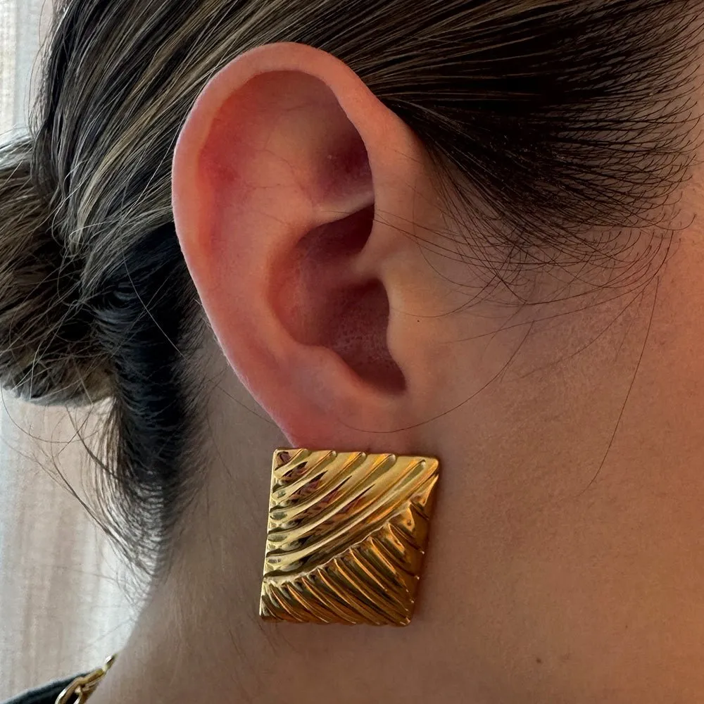 LINED SQUARE GOLDEN EARRINGS