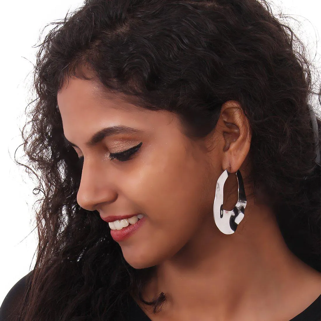 OVERSIZED CHUNKY HAMMERED STATEMENT HOOP EARRINGS