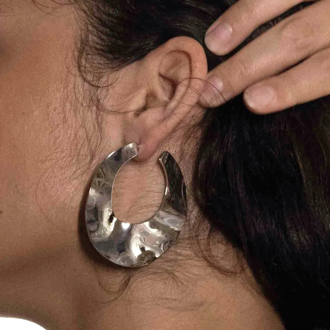 OVERSIZED CHUNKY HAMMERED STATEMENT HOOP EARRINGS